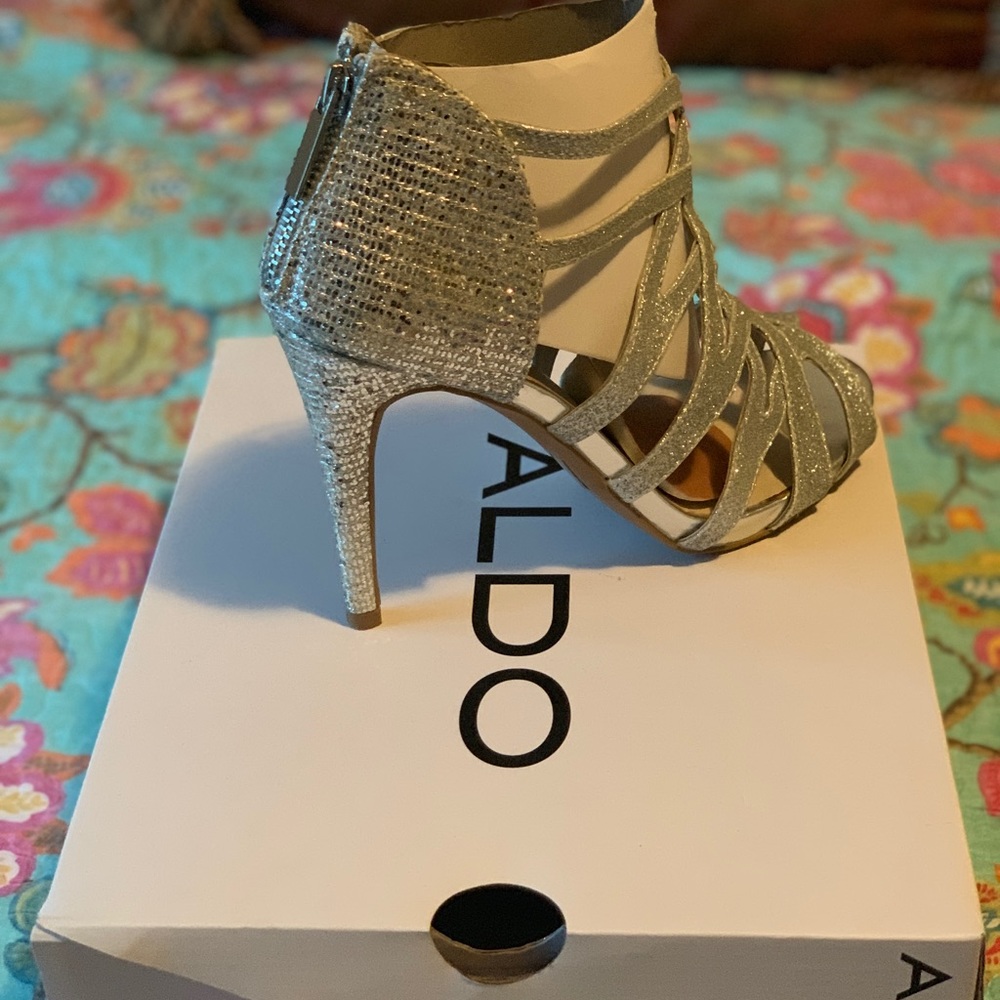 Shoe